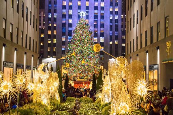 Árvore do Rockefeller Center acessa no Natal em Nova York