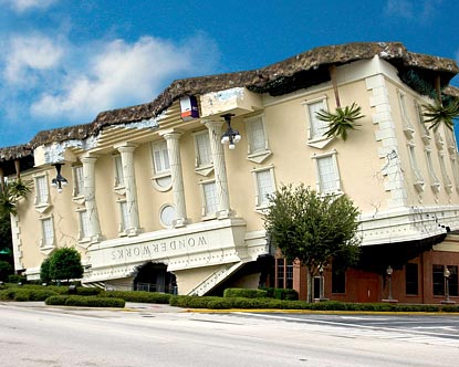 fachada do museu Wonderworks em Orlando